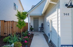 948 Laurel Pl, Silverton, OR 97381
