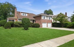 288 Brower Avenue, Rockville Centre, NY 11570