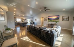 594 W Gregory Road, Central Point, OR 97502