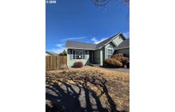 204 GREYFOX Dr, Sutherlin, OR 97479