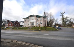202 S College Street, Harrodsburg, KY 40330