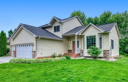 2337 Manuela Drive, Chaska, MN 55318