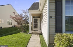 37 E DEHART Avenue, CLAYTON, NJ 08312