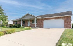 900 DENNIS Drive, Eureka, IL 61530