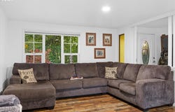 225 FOX Ln, Roseburg, OR 97471