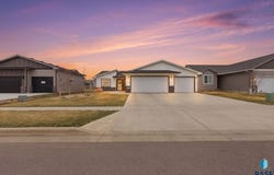 6814 W 5th St, Sioux Falls, SD 57107