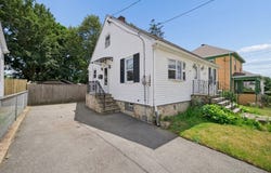 45 Bright St, Fall River, MA 02721