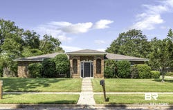 2300 Christopher Drive E, Mobile, AL 36609