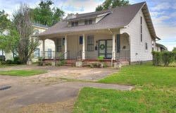 211 N State Street, Wagoner, OK 74467
