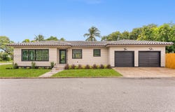 801 S Palmway, Lake Worth, FL 33460