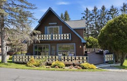 25 FALL Place, UNION DALE, PA 18470
