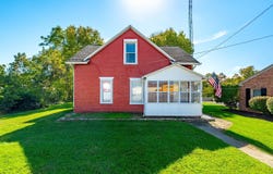 410 E Winona Avenue, Warsaw, IN 46580-4442