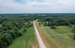 25 Halyon Estates, Perry, MO 63462