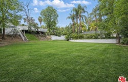 5220 Melvin Ave, Los Angeles, CA 91356