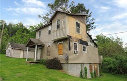 1371 Work St, Crescent, PA 15046