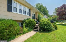 48 GILL DR, NEWARK, DE 19713