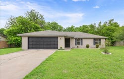329 Applewood Lane, Hewitt, TX 76643