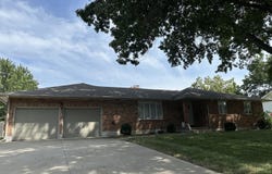 808 Mar Dr, Marshall, MO 65340