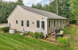 7 Benning St, Amherst, NH 03031