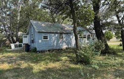 602 E 1st St, Plankinton, SD 57368