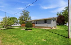 435 S 4TH STREET, Winthrop, IA 50682