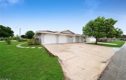 3702 SE 12th Place, Cape Coral, FL 33904