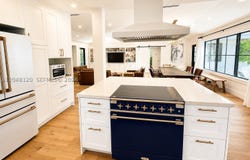 4455 N Bay Rd, Miami Beach, FL 33140