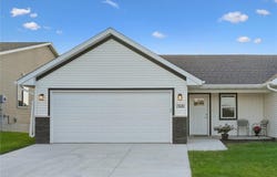 7106 Waterview Dr SW, Cedar Rapids, IA 52404