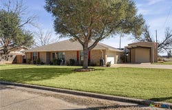 1601 Sunset Circle, Cameron, TX 76520