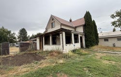 206 E Crawford St, Deer Park, WA 99006