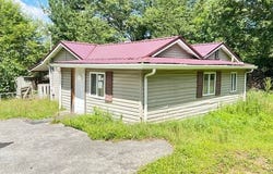 434 Summit St, Sophia, WV 25921