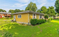 28 Forest Lane, Lexington, MO 64067