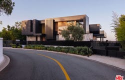 1140 Summit Dr, Beverly Hills, CA 90210