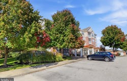 1010 CREST Way, YORK, PA 17403