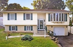 14 Eugene Rd, Hopatcong Boro, NJ 07843-1606