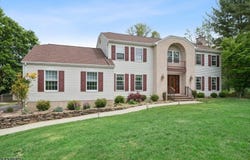 5 Glen Ridge Dr, Washington Twp., NJ 07853-3423