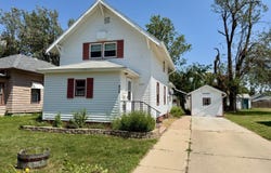 636 Frank Ave SE, Huron, SD 57350