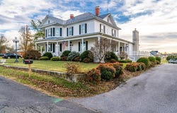 187 HOUFF RD, WEYERS CAVE, VA 24486
