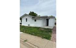 1100 Burleigh St, Yankton, SD 57078
