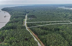 1194 Lawnes Neck Dr, Smithfield, VA 23430