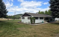 43 Luoma St, Kingston, ID 83839