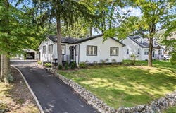 137 Myrtle Ave, Allendale Boro, NJ 07401-1516
