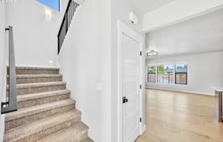 503 HONEYSUCKLE Ln, Eugene, OR 97401