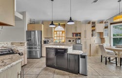 921 Shalimar Point Dr, Shalimar, FL 32579