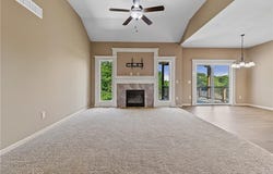 800 E 13th Terrace, Kearney, MO 64060