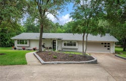 303 Brookside Drive E, Bryan, TX 77801