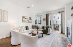6641 Seabluff Dr, Los Angeles, CA 90094