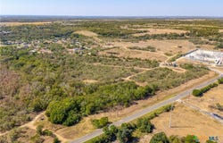 N Hackberry Avenue, Luling, TX 78648