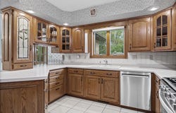 525 14th St S, La Crescent, MN 55947