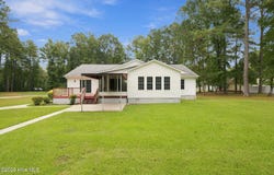900 Perrytown Road, New Bern, NC 28562